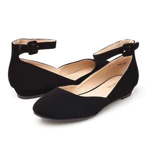 Dream Pairs Women’s ankle strap flat shoes.